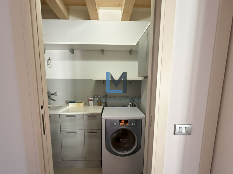 In recente condominio, centralissimo a Montebelluna, proponiamo in vendita appartamento su due li...