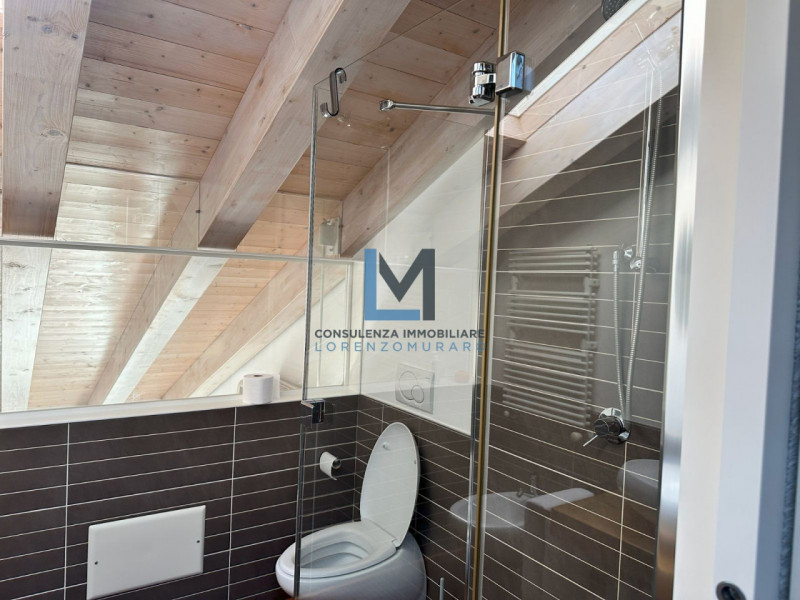 In recente condominio, centralissimo a Montebelluna, proponiamo in vendita appartamento su due li...