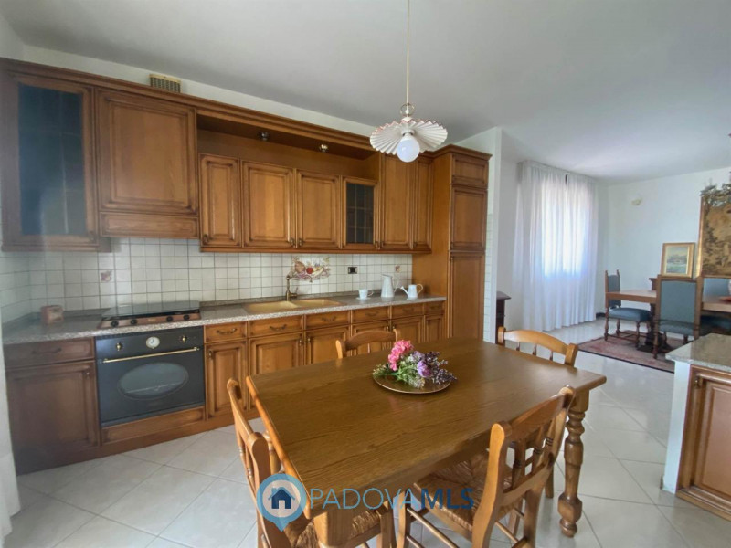 Immobile in esclusiva al Gruppo Padova MLS.
Situata a Pontemanco,  frazione di Due Carrare nota p...