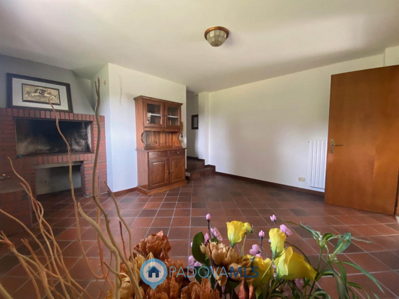 Immobile in esclusiva al Gruppo Padova MLS.
Situata a Pontemanco,  frazione di Due Carrare nota p...