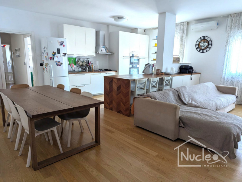 In zona centrale a Monselice e quindi comodo a tutti i principali servizi della città proponiamo ...