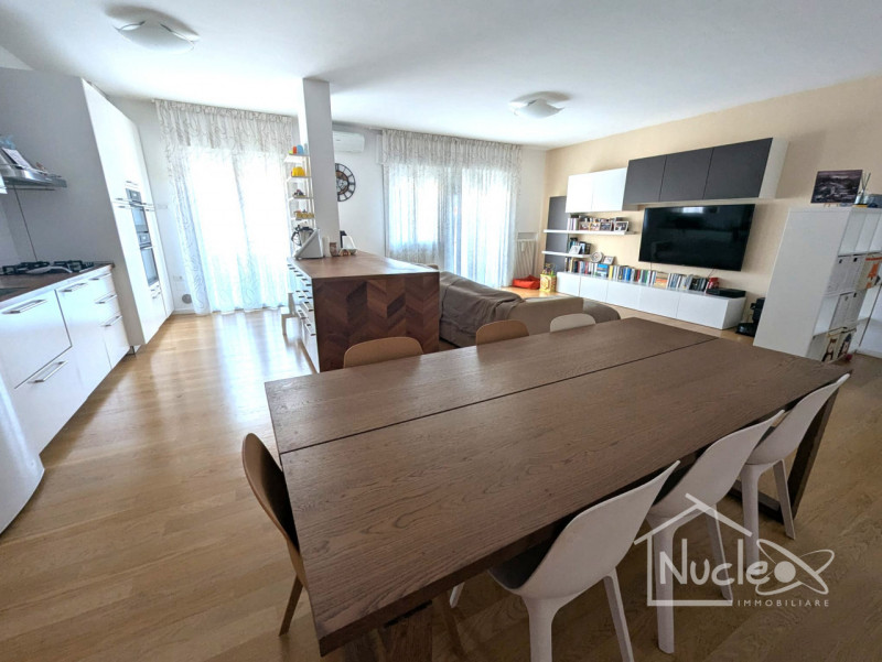 In zona centrale a Monselice e quindi comodo a tutti i principali servizi della città proponiamo ...