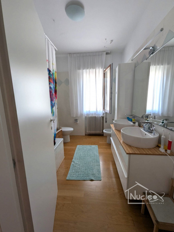 In zona centrale a Monselice e quindi comodo a tutti i principali servizi della città proponiamo ...