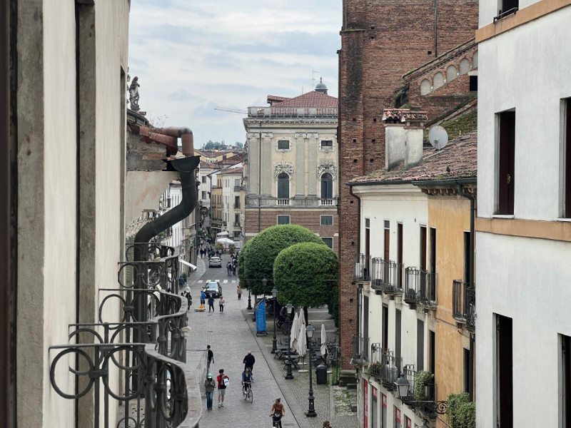 SPAZIOSISSIMO TRICAMERE IN CORSO FOGAZZARO – CONTRATTO TEMPORANEO TUTTO INCLUSO. CODICE 4569. EUR...