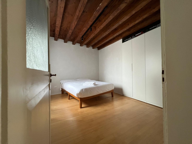 SPAZIOSISSIMO TRICAMERE IN CORSO FOGAZZARO – CONTRATTO TEMPORANEO TUTTO INCLUSO. CODICE 4569. EUR...