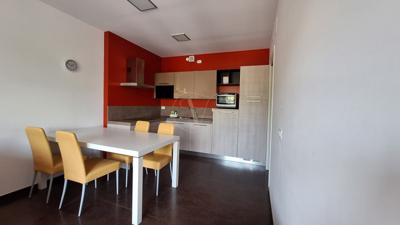 PIAZZA FONTANA, nel cuore di Bibione, su Viale Aurora, via pedonale costellata da ristoranti, neg...