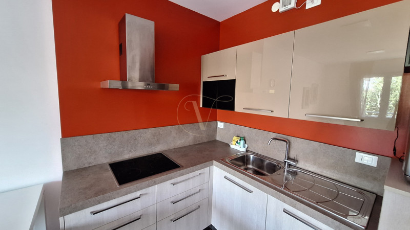 PIAZZA FONTANA, nel cuore di Bibione, su Viale Aurora, via pedonale costellata da ristoranti, neg...