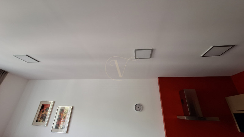 PIAZZA FONTANA, nel cuore di Bibione, su Viale Aurora, via pedonale costellata da ristoranti, neg...