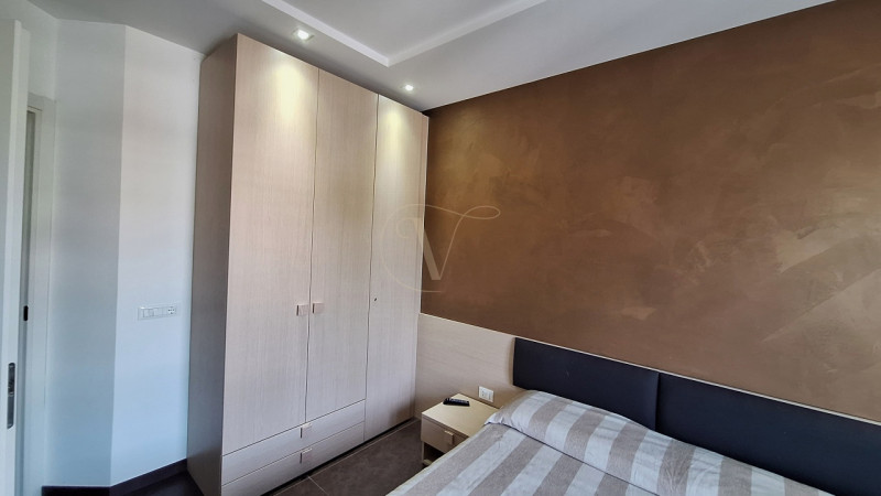 PIAZZA FONTANA, nel cuore di Bibione, su Viale Aurora, via pedonale costellata da ristoranti, neg...