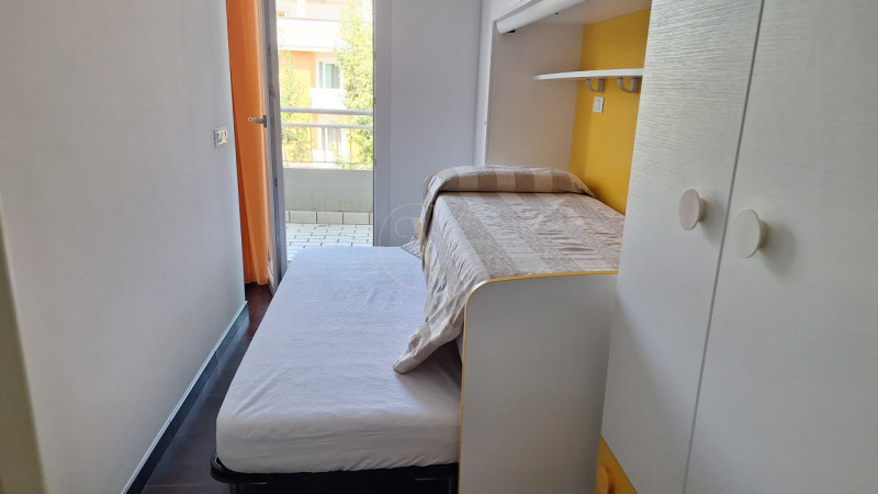 PIAZZA FONTANA, nel cuore di Bibione, su Viale Aurora, via pedonale costellata da ristoranti, neg...