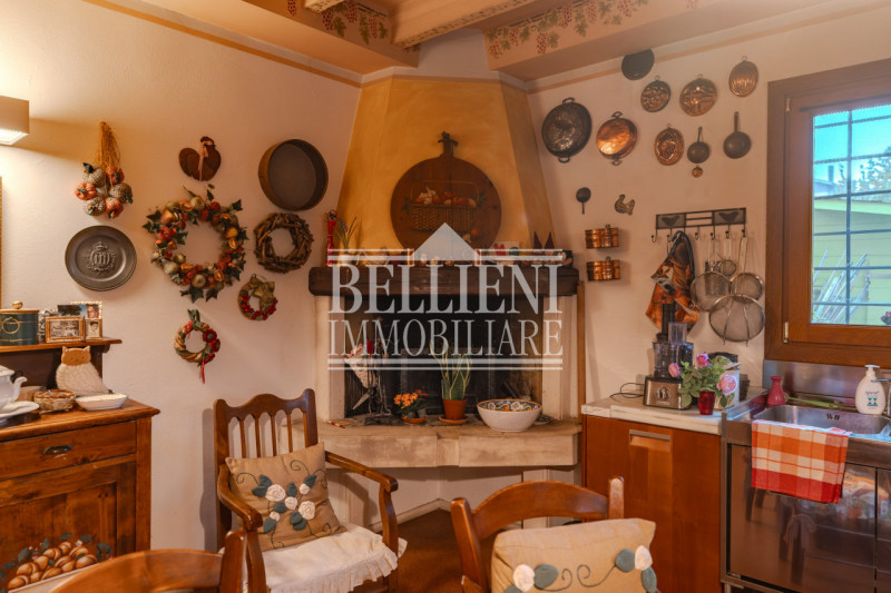 CAMISANO -  In un contesto residenziale e ben servito, proponiamo in vendita una villa indipenden...