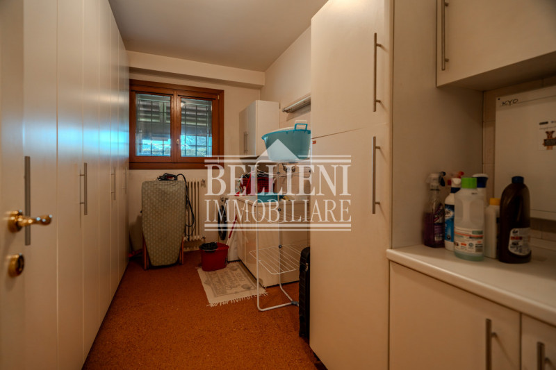 CAMISANO -  In un contesto residenziale e ben servito, proponiamo in vendita una villa indipenden...