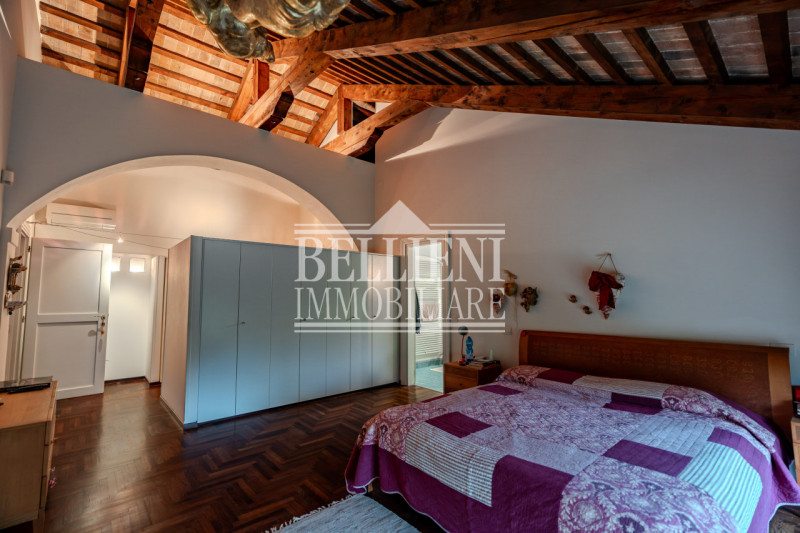 CAMISANO -  In un contesto residenziale e ben servito, proponiamo in vendita una villa indipenden...