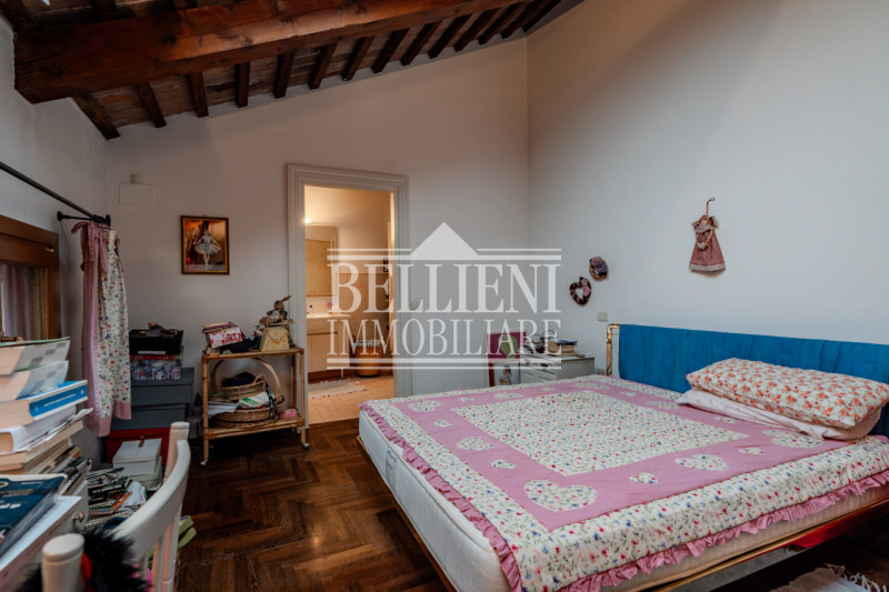 CAMISANO -  In un contesto residenziale e ben servito, proponiamo in vendita una villa indipenden...