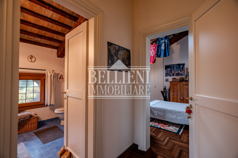 CAMISANO -  In un contesto residenziale e ben servito, proponiamo in vendita una villa indipenden...