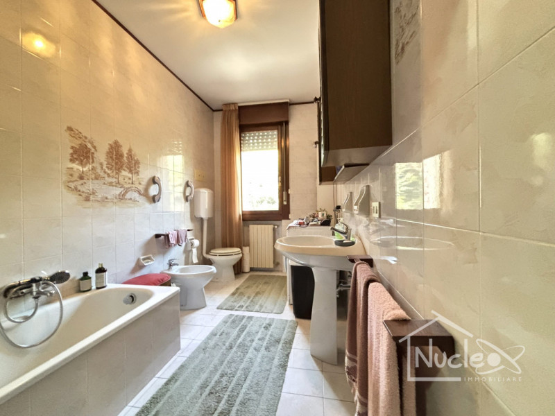 ABANO TERME: Proponiamo in vendita in contesto condominiale di sole 5 unità un appartamento posto...