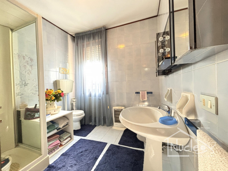 ABANO TERME: Proponiamo in vendita in contesto condominiale di sole 5 unità un appartamento posto...