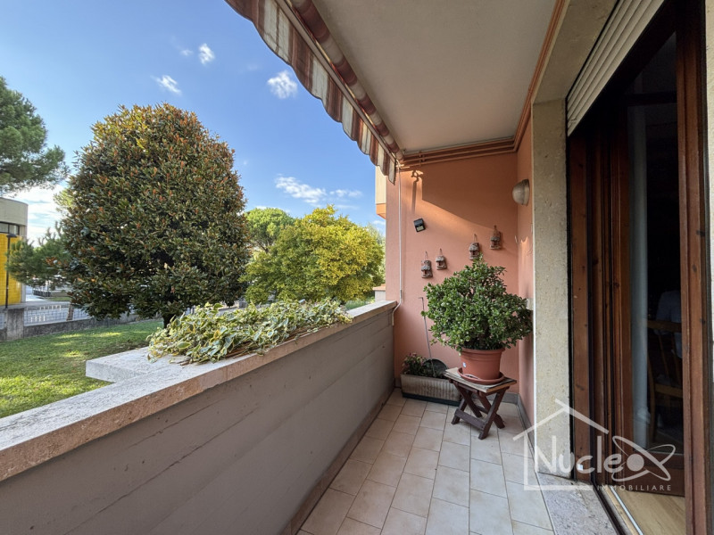 ABANO TERME: Proponiamo in vendita in contesto condominiale di sole 5 unità un appartamento posto...