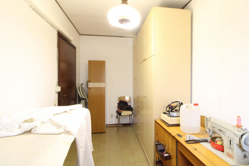 In zona limitrofa al centro, si propone porzione di bifamiliare con giardino esclusivo.
L'abitazi...