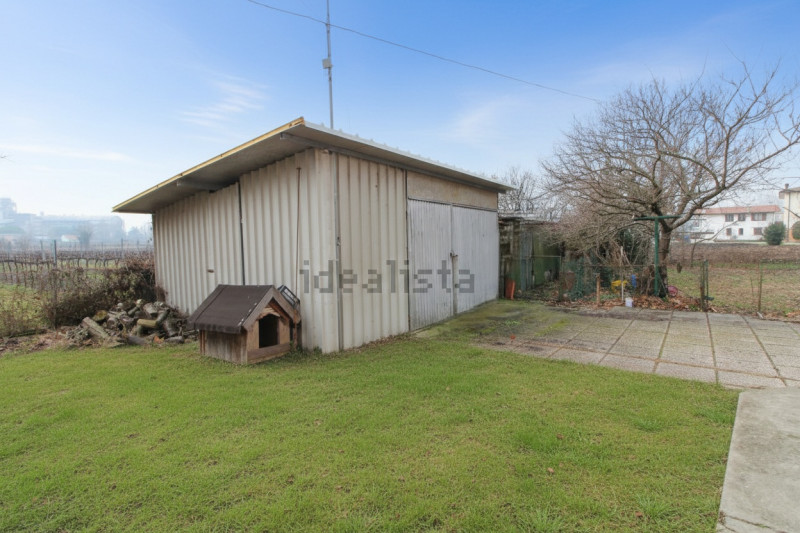 MONSELICE: presso il quartiere del Carmine, si propone porzione di bifamiliare con giardino esclu...