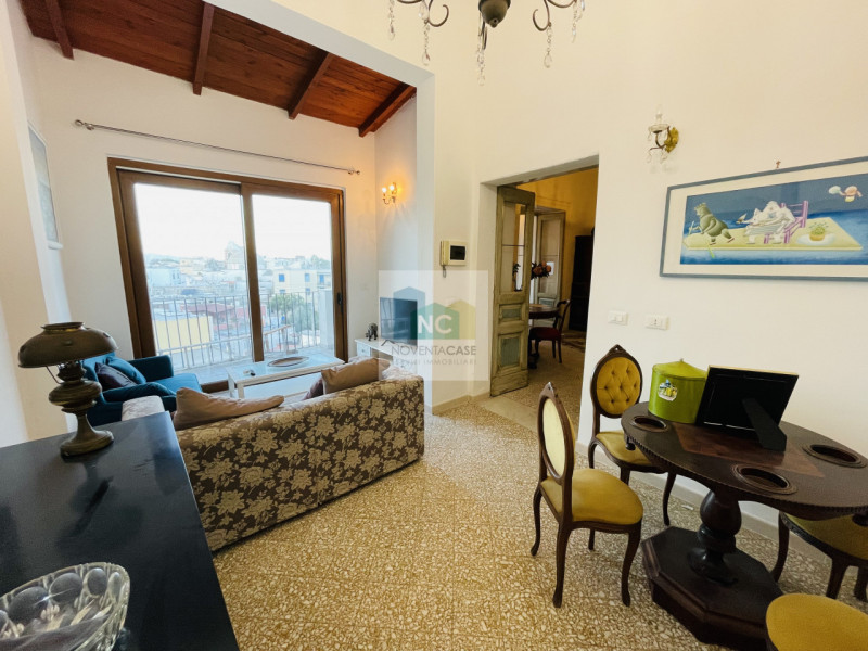 Nel cuore pulsante di Forio, proponiamo in vendita un incantevole appartamento trilocale situato ...