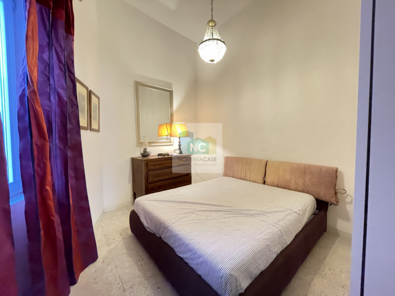 Nel cuore pulsante di Forio, proponiamo in vendita un incantevole appartamento trilocale situato ...