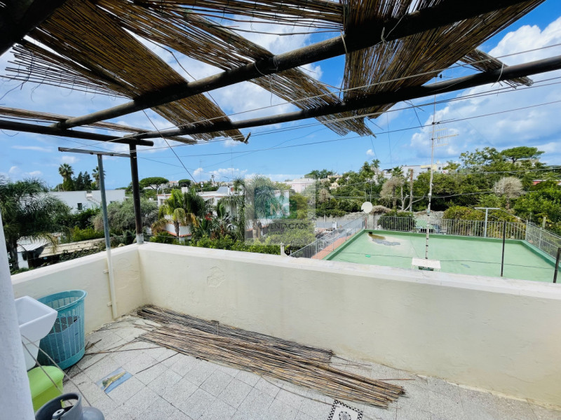 Forio, zona cierco interessante appartamento quadrilocale ,con una superficie di 85 mq e ingresso...