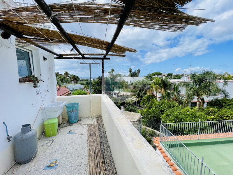 Forio, zona cierco interessante appartamento quadrilocale ,con una superficie di 85 mq e ingresso...