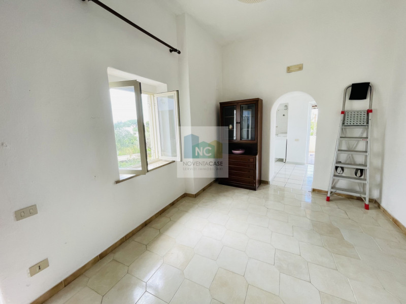 Forio, zona cierco interessante appartamento quadrilocale ,con una superficie di 85 mq e ingresso...