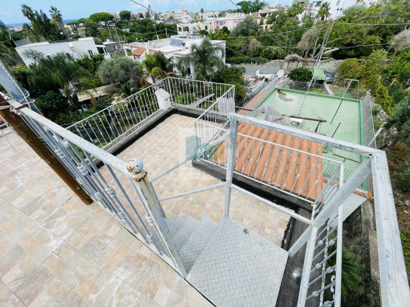 Forio, zona cierco interessante appartamento quadrilocale ,con una superficie di 85 mq e ingresso...