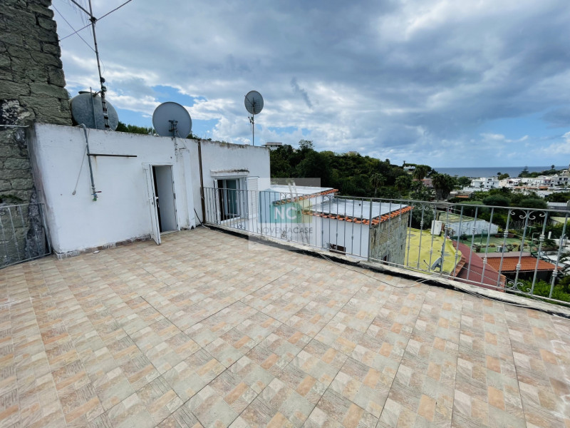 Forio, zona cierco interessante appartamento quadrilocale ,con una superficie di 85 mq e ingresso...