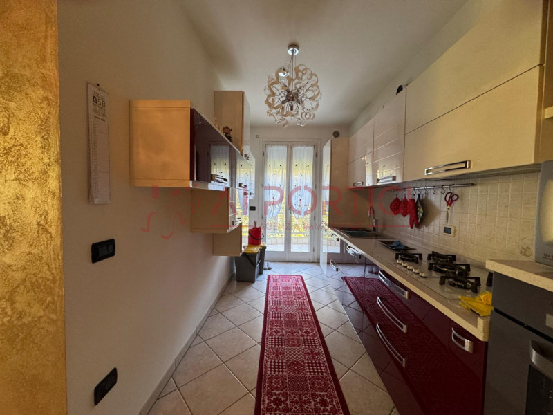 PIOVE DI SACCO - completo e curato APPARTAMENTO sito in uno dei più bei quartieri residenziali di...