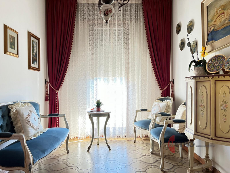 In una delle zone più comode e servite di Valdagno, precisamente in località Ponte dei Nori, prop...