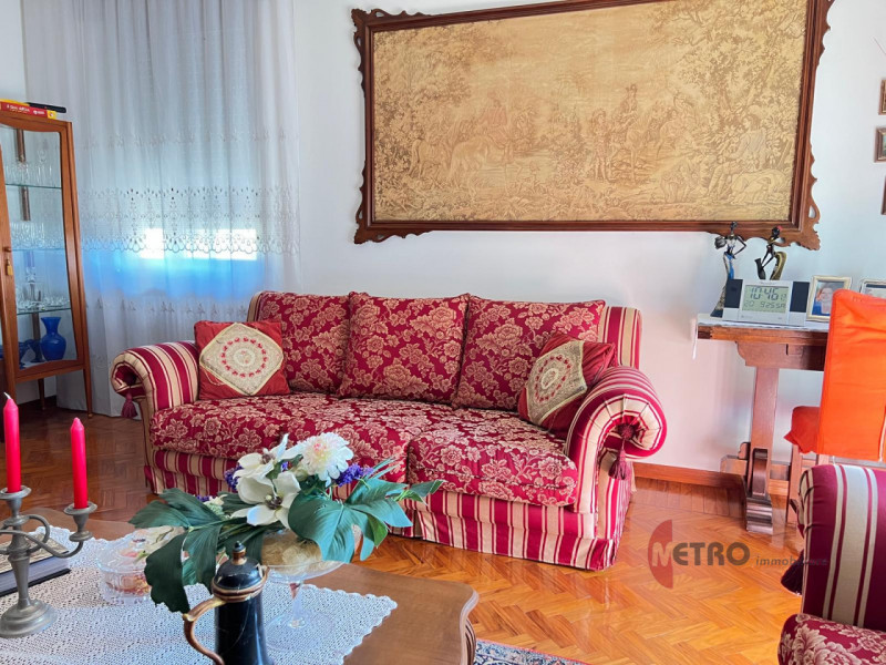 In una delle zone più comode e servite di Valdagno, precisamente in località Ponte dei Nori, prop...