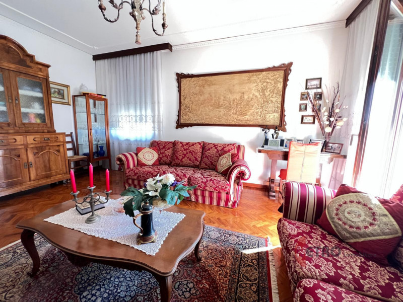 In una delle zone più comode e servite di Valdagno, precisamente in località Ponte dei Nori, prop...