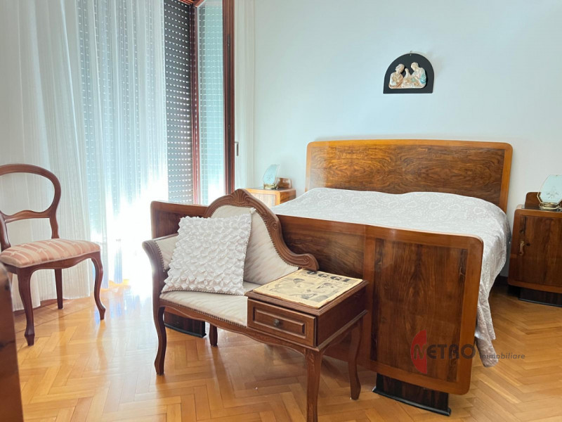 In una delle zone più comode e servite di Valdagno, precisamente in località Ponte dei Nori, prop...