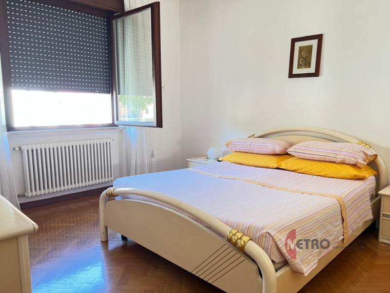 In una delle zone più comode e servite di Valdagno, precisamente in località Ponte dei Nori, prop...