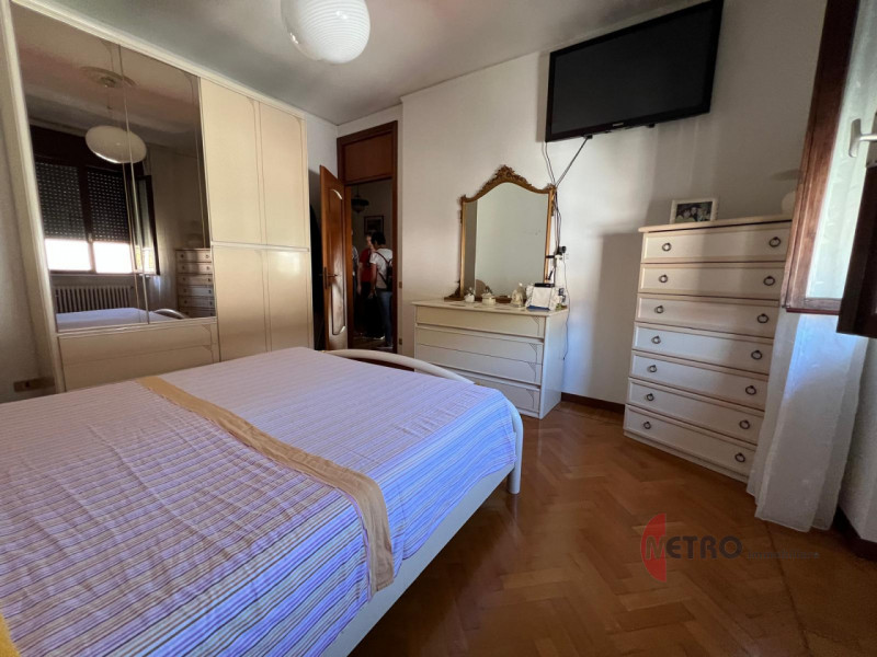 In una delle zone più comode e servite di Valdagno, precisamente in località Ponte dei Nori, prop...