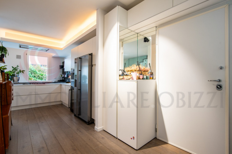 ALBIGNASEGO zona Ferri: vendesi porzione di trifamiliare in quartiere residenziale su due livelli...