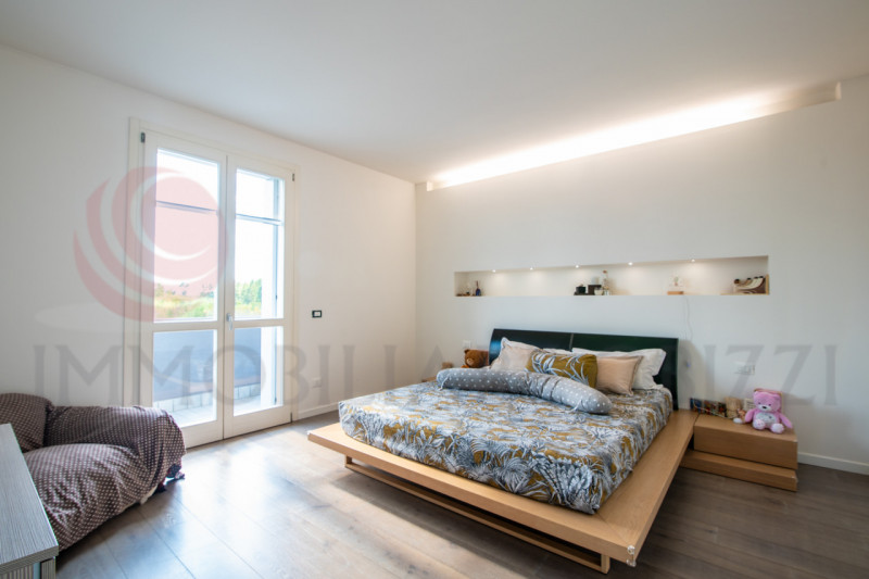 ALBIGNASEGO zona Ferri: vendesi porzione di trifamiliare in quartiere residenziale su due livelli...