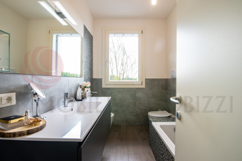 ALBIGNASEGO zona Ferri: vendesi porzione di trifamiliare in quartiere residenziale su due livelli...