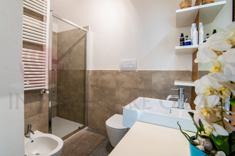 ALBIGNASEGO zona Ferri: vendesi porzione di trifamiliare in quartiere residenziale su due livelli...