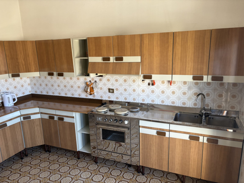 In zona Emisfero a Vittorio Veneto, proponiamo una casa singola formata da due appartamenti dalle...