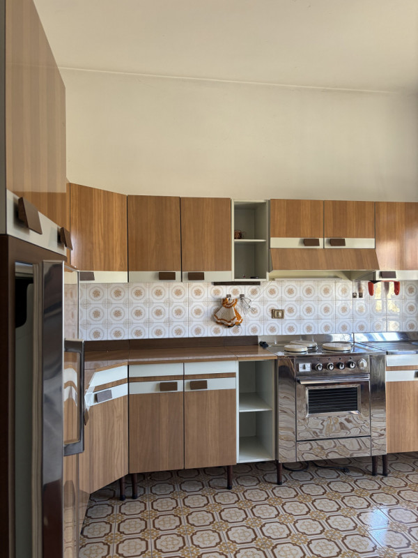 In zona Emisfero a Vittorio Veneto, proponiamo una casa singola formata da due appartamenti dalle...