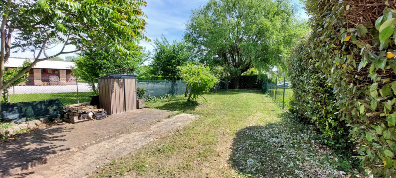 Nel cuore verdeggiante di Tencarola, nel comune di Selvazzano Dentro, proponiamo in vendita una r...