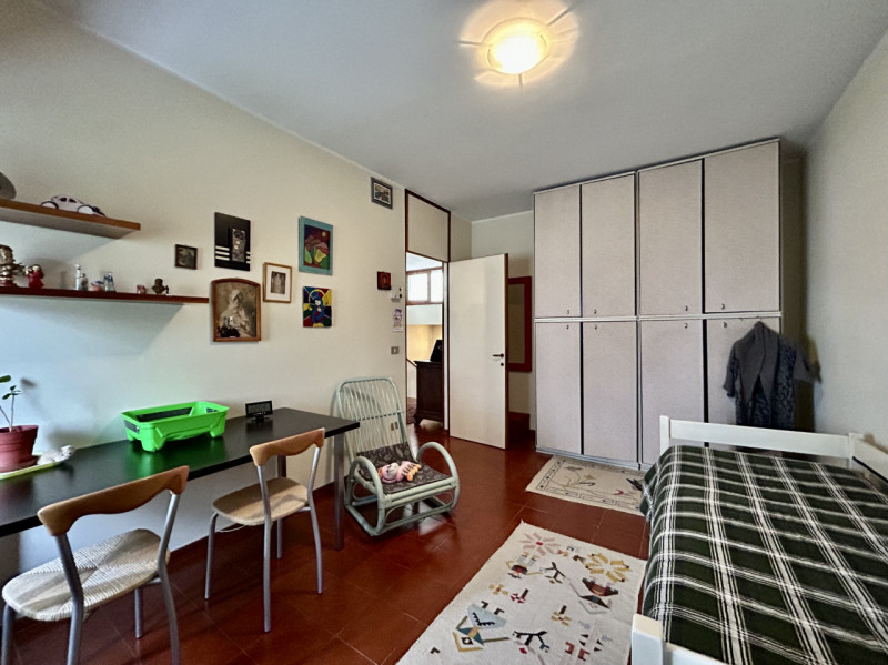 Proponiamo in vendita bellissima casa a schiera porzione centrale vicina a tutti i principali ser...