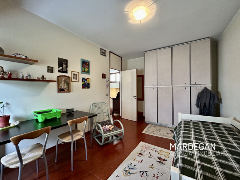 Proponiamo in vendita bellissima casa a schiera porzione centrale vicina a tutti i principali ser...