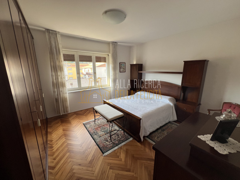 SCHIO - SS.Trinità: In contesto condominiale tranquillo e comodo a tutti i servizi, luminoso appa...