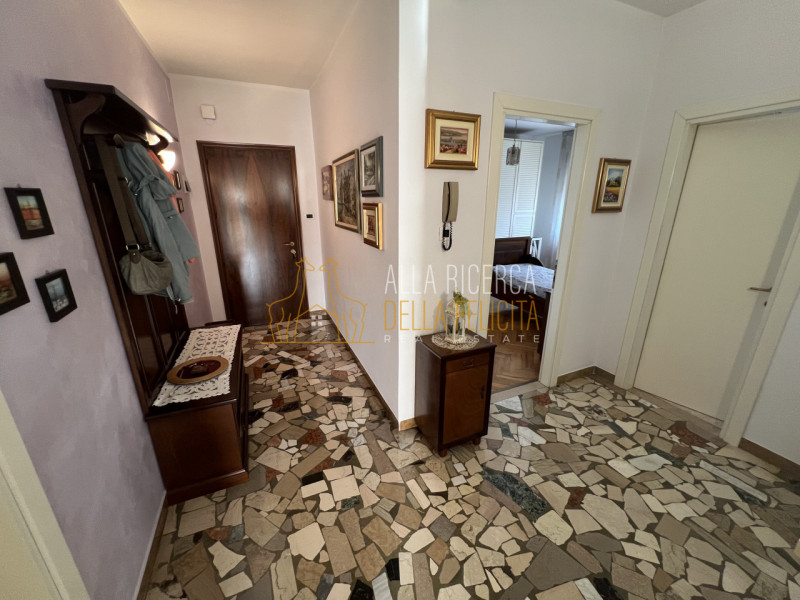 SCHIO - SS.Trinità: In contesto condominiale tranquillo e comodo a tutti i servizi, luminoso appa...