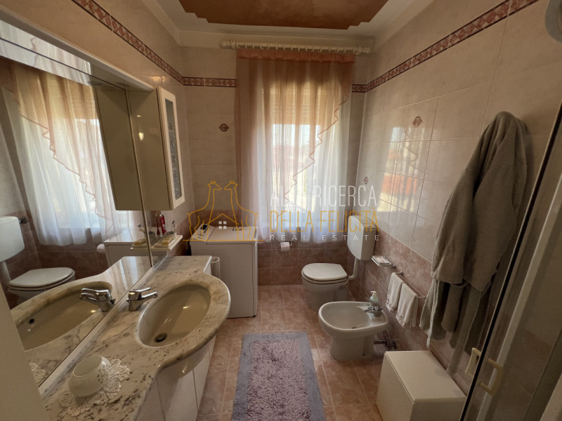 SCHIO - SS.Trinità: In contesto condominiale tranquillo e comodo a tutti i servizi, luminoso appa...